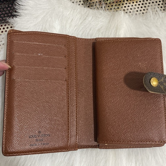 Authentic Louis Vuitton wallet - Picture 4 of 13